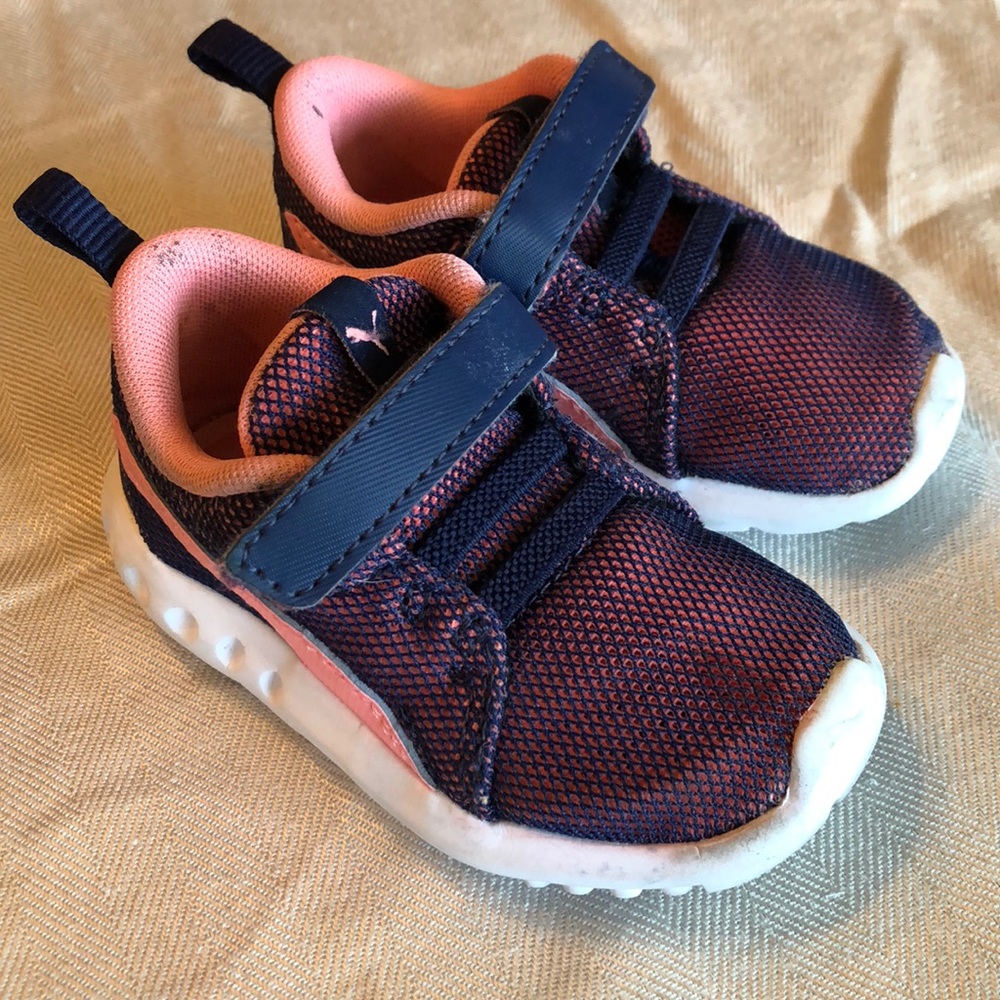 Puma toddler tennis shoes size 5c pink and blue